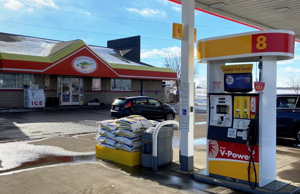 Roadrunner Fuel Clearwater MN Truck Stop - Shell Gas Station